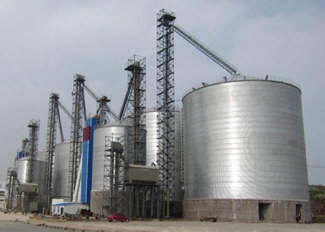 宏伟大型钢板库构造参数及水泥储存质量